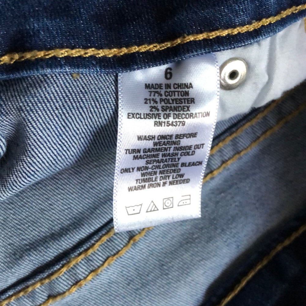 Shorts - Picture 3 of 3